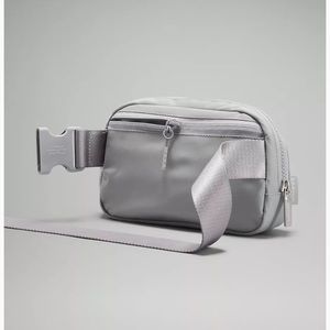 Lululemon everywhere belt bag